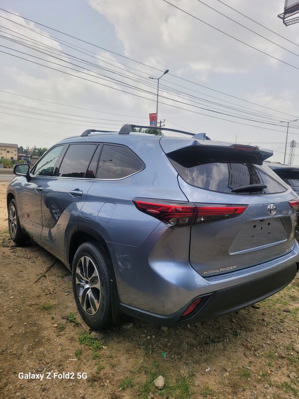 Thumbnail 8 of 2022 Toyota Highlander xle